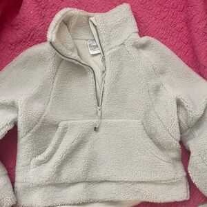 Lululemon Fleece Half-Zip Crop Pullover -XS

width: 22 inches 
Height: 20 inches